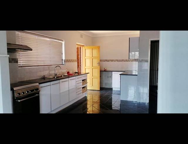 3 BEDROOM PROPERTY TO RENT IN MALVERN EAST